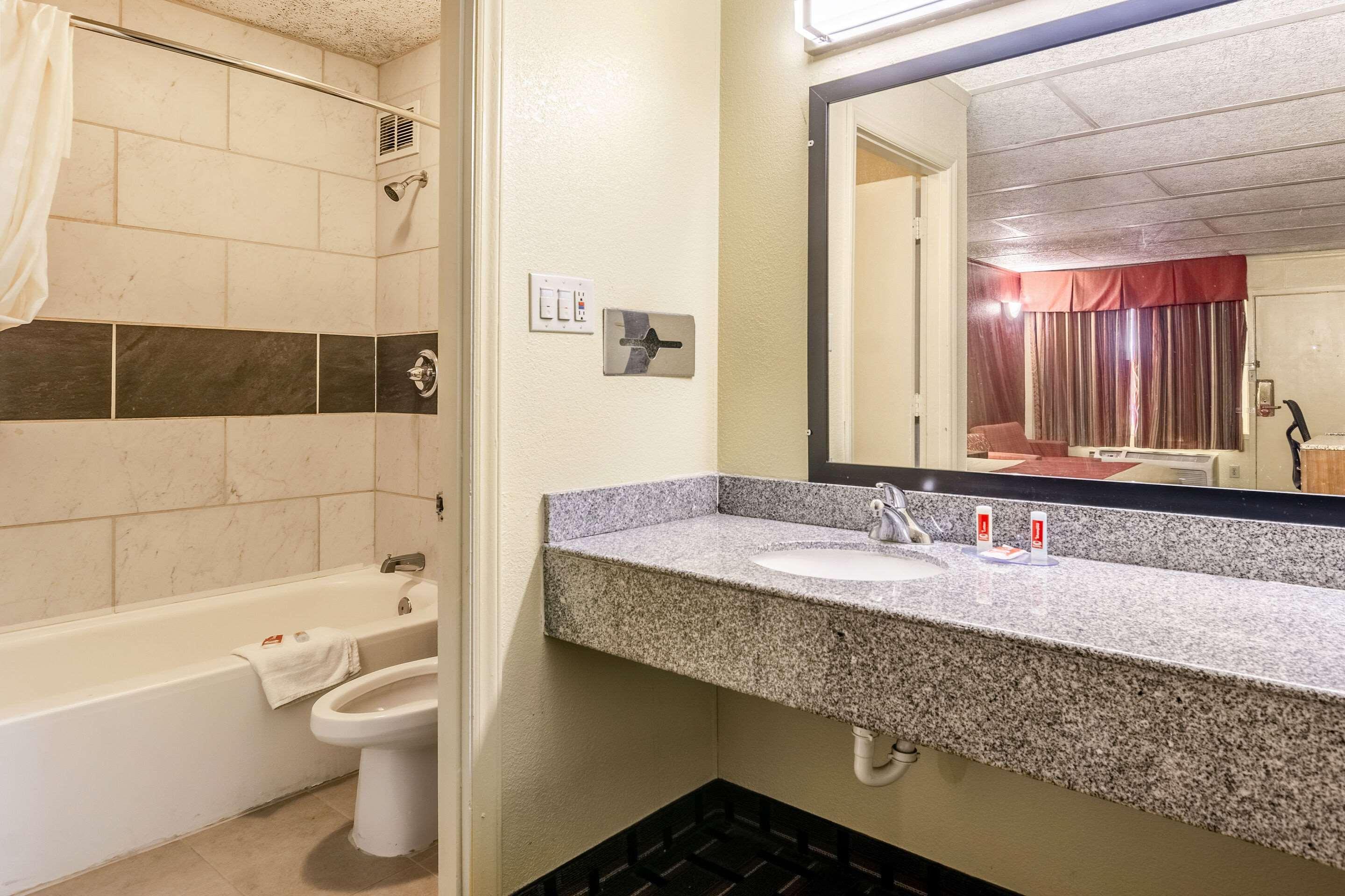 Econo Lodge Charlotte Airport Area Экстерьер фото