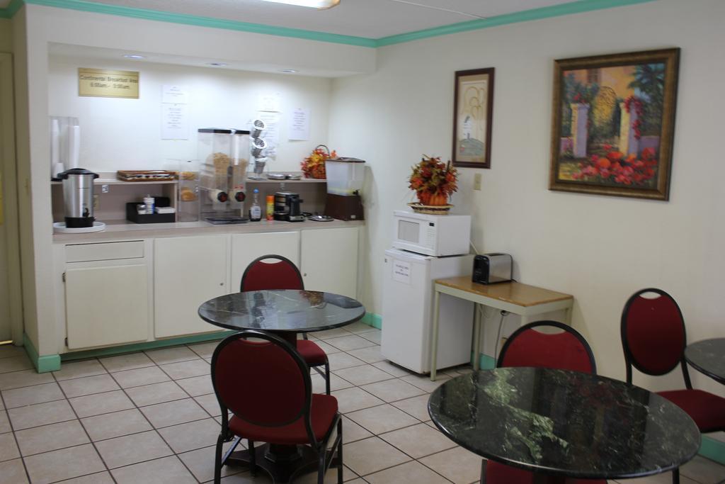 Econo Lodge Charlotte Airport Area Экстерьер фото