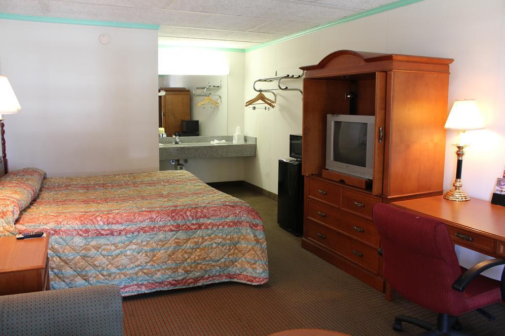 Econo Lodge Charlotte Airport Area Экстерьер фото