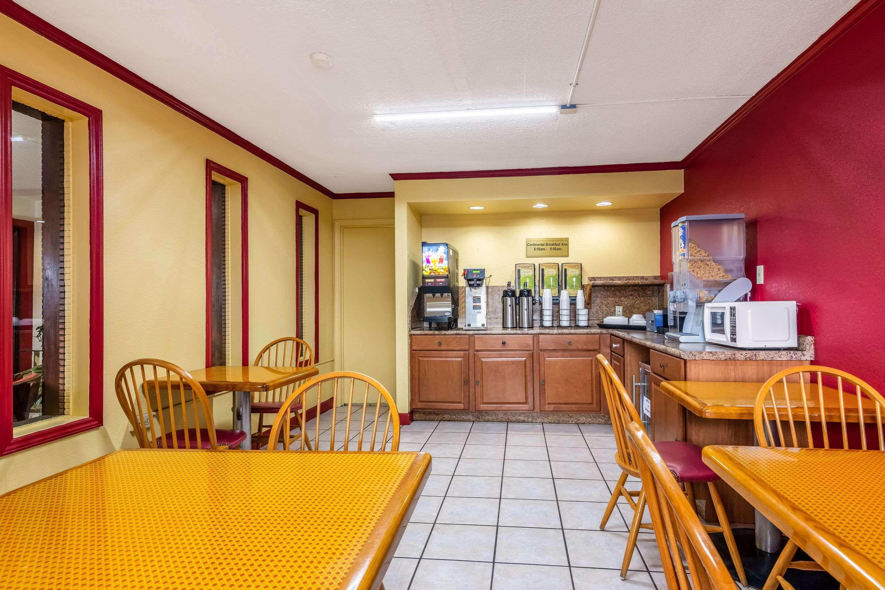 Econo Lodge Charlotte Airport Area Экстерьер фото