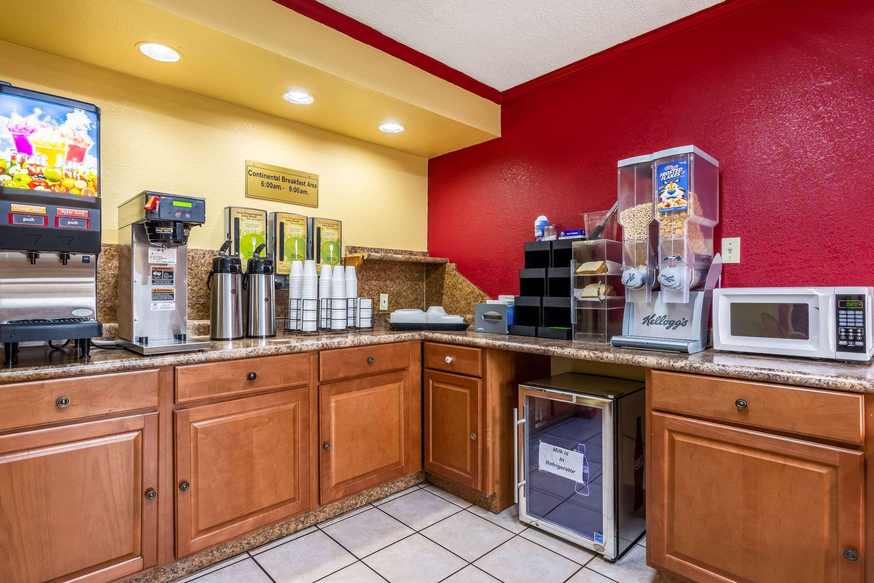 Econo Lodge Charlotte Airport Area Экстерьер фото